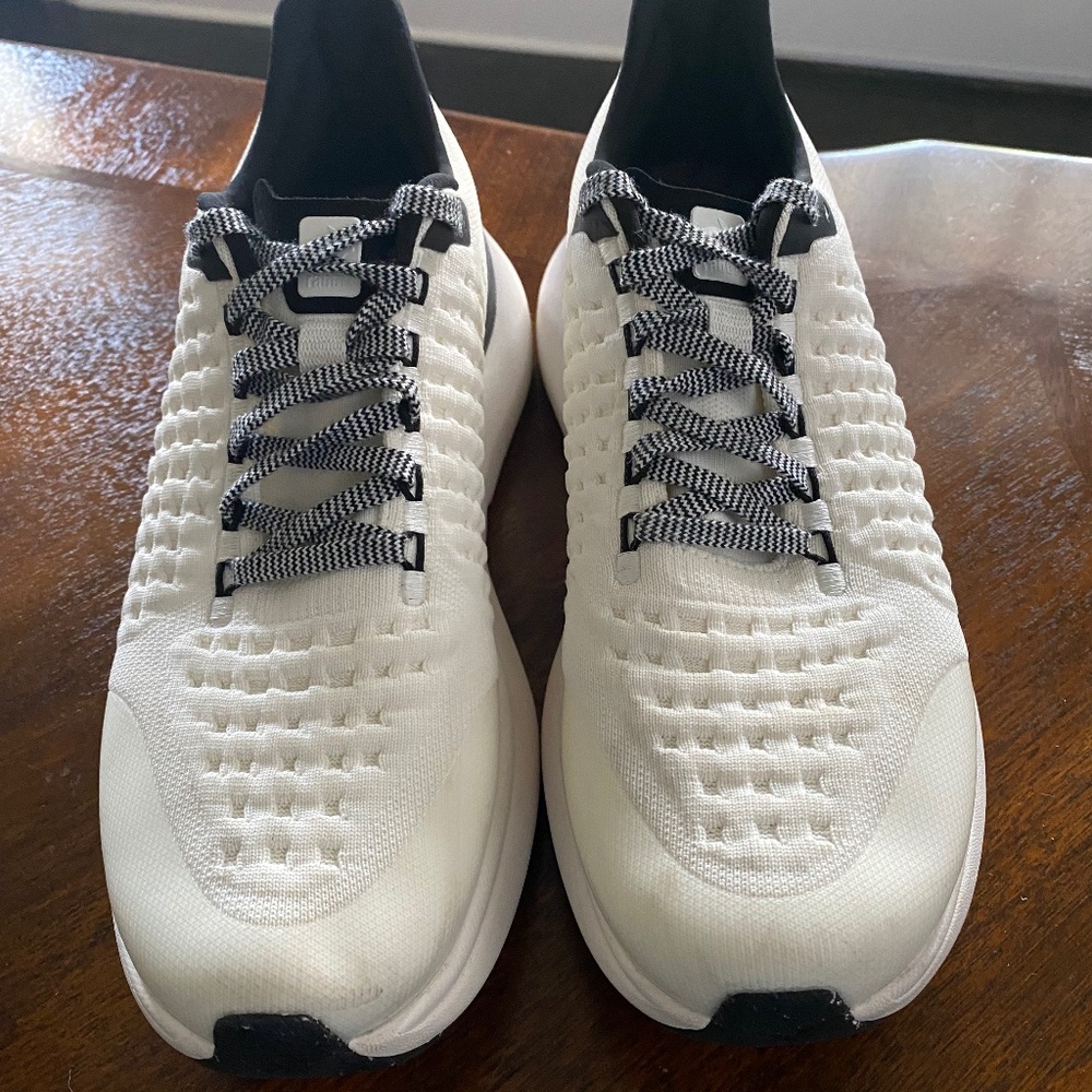 Rabbit Dream Chaser, Size 10, White/Black